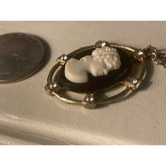 Vintage Cameo Pendant Necklace Rhinestone Costume Jewelry ~ Ladylike & Refined - Picture 6 of 7